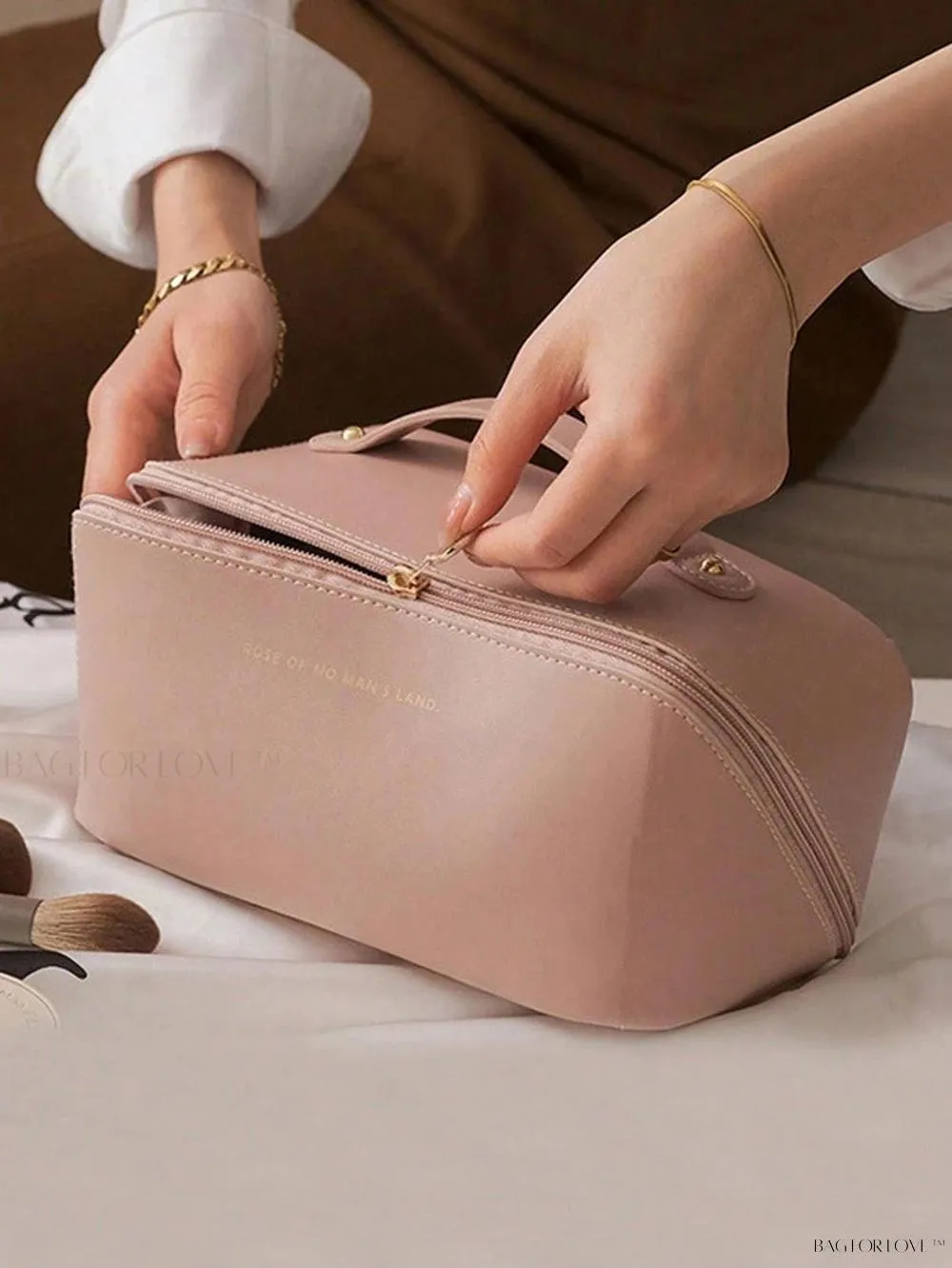 BagForLove - Stylish Toiletry Kit for Her - Portable and Space-Saving Design