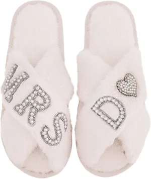 Bride Slippers for Wedding Day, Bride To Be Bridal Shower Gift for Women Bridesmaids, Personalized Initial MRS Pearl Letter Open Toe Fuzzy Flip Flops, Getting Ready Outfit, Bachelorette Party