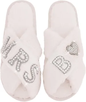 Bride Slippers for Wedding Day, Bride To Be Bridal Shower Gift for Women Bridesmaids, Personalized Initial MRS Pearl Letter Open Toe Fuzzy Flip Flops, Getting Ready Outfit, Bachelorette Party