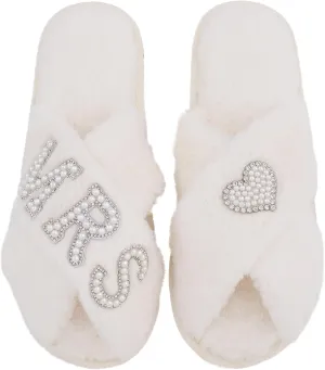 Bride Slippers for Wedding Day, Bride To Be Bridal Shower Gift for Women Bridesmaids, Personalized MRS Heart Pearl Letter Open Toe Fuzzy Flip Flops, Getting Ready Outfit, Bachelorette Party