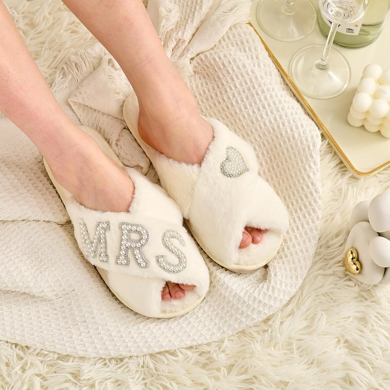 Bride Slippers for Wedding Day, Bride To Be Bridal Shower Gift for Women Bridesmaids, Personalized MRS Heart Pearl Letter Open Toe Fuzzy Flip Flops, Getting Ready Outfit, Bachelorette Party