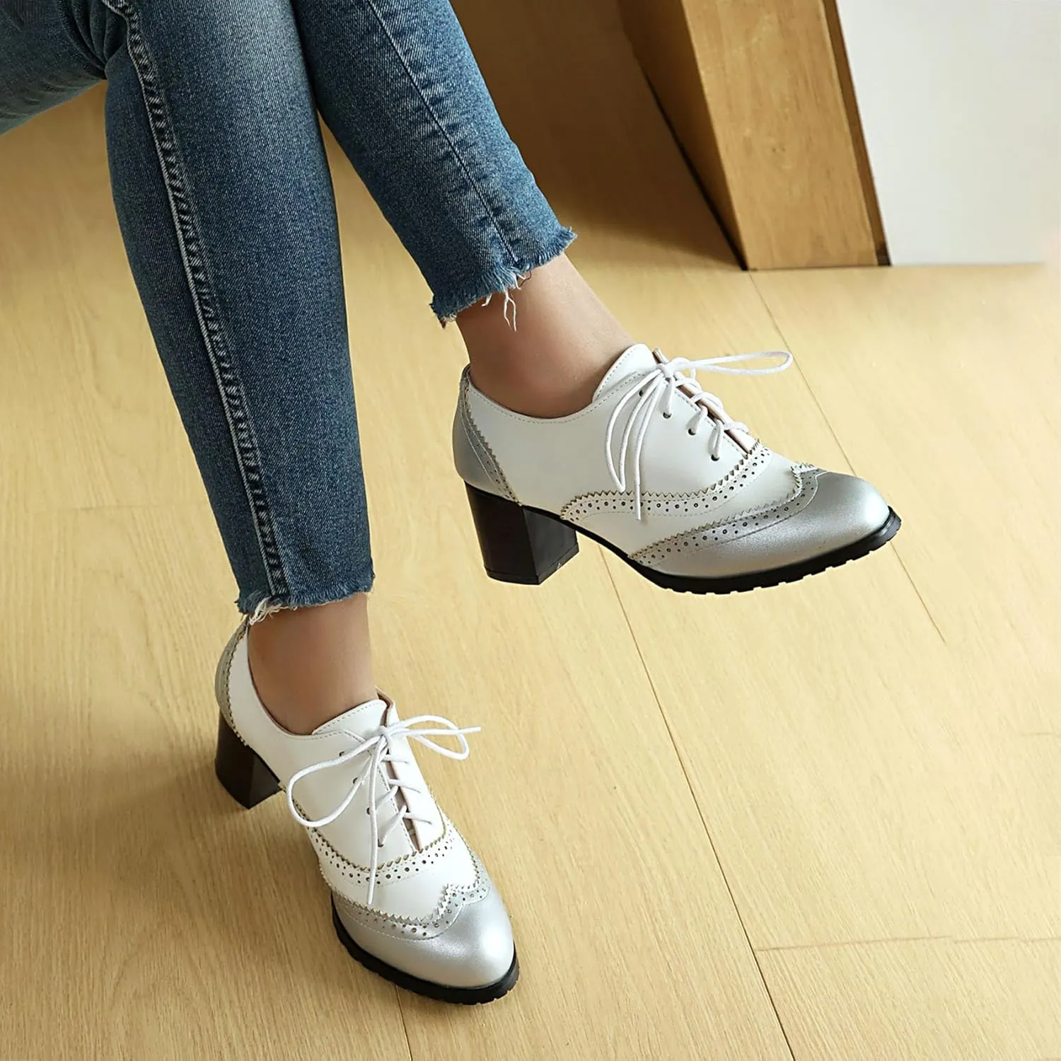 KOKOMOMO Women's Perforated Lace-Up Brogues Chunky Block Heels Wingtip Oxfords Two Tone Saddle British Vintage Derby Shoes