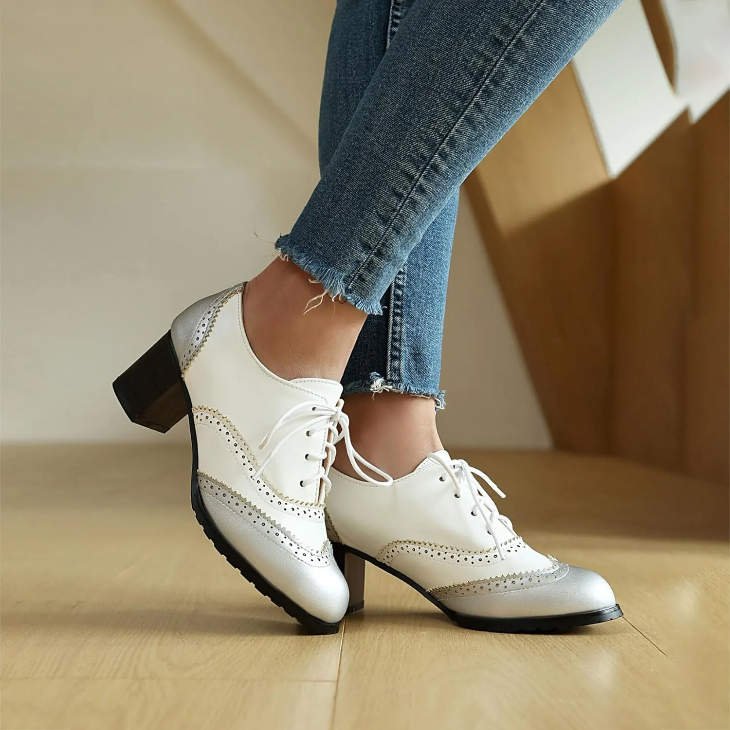 KOKOMOMO Women's Perforated Lace-Up Brogues Chunky Block Heels Wingtip Oxfords Two Tone Saddle British Vintage Derby Shoes