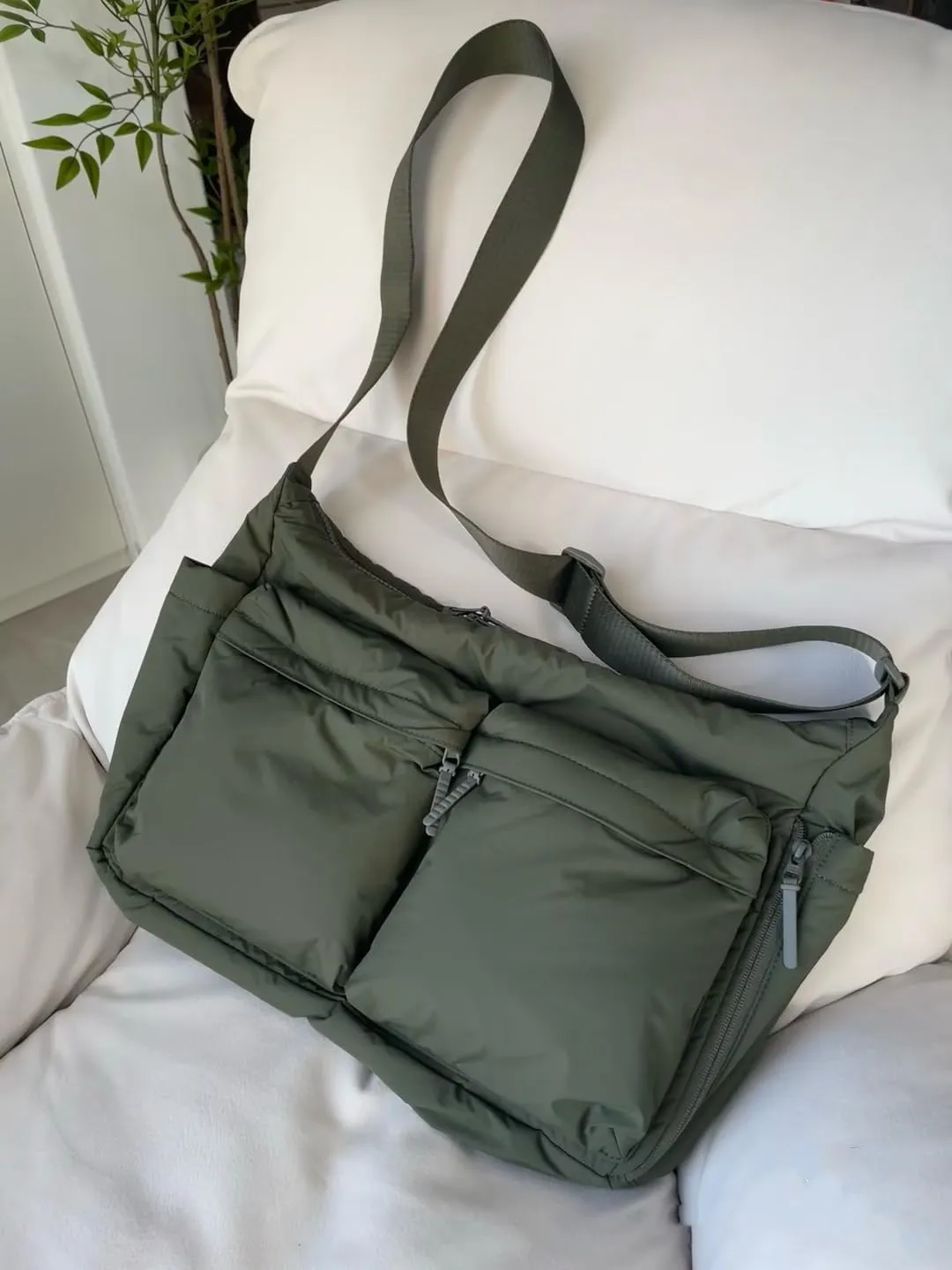 Lightweight Nylon Sling Bag for 13-Inch Laptop, Multi-Pocket Design, Adjustable Strap, Unisex Casual Crossbody Bag