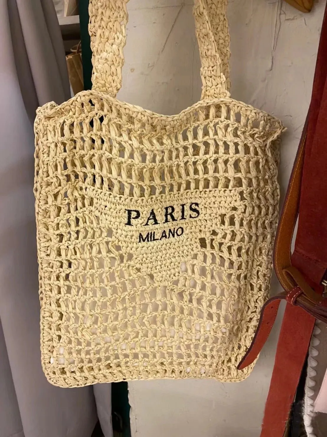Luxury Straw Shoulder Bag for Beach Use