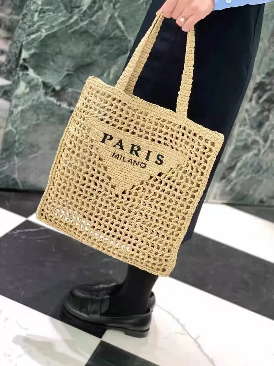 Luxury Straw Shoulder Bag for Beach Use